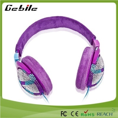 疯抢i水钻护耳式耳机 时尚与音质兼备的通用音频伴侣